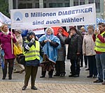 Diabetiker demonstrieren vor dem Gemeinsamen Bundesausschuss (G-BA) gegen Einschränkungen in der Diabetikerversorgung