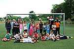 Schüler und Lehrer der GGS Flurstraße beim Fußballtraining mit Trainern des Nachwuchsleistungszentrum der Fortuna Düsseldorf und Projektleiter Prof. Dr. Karsten Müssig Schüler und Lehrer der GGS Flurstraße beim Fußballtraining mit Trainern des Nachwuchsleistungszentrum der Fortuna Düsseldorf und Projektleiter Prof. Dr. Karsten Müssig