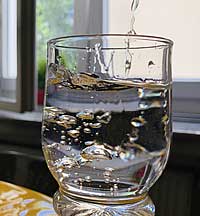 Wasser aus der Leitung pur.