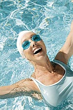 Schwimmerin im Wasser